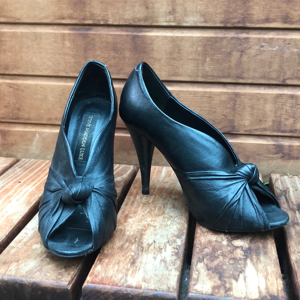 Steve Madden luxe black pumps